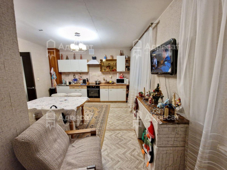 4-комн квартира ул. Землячки,  д.27Д