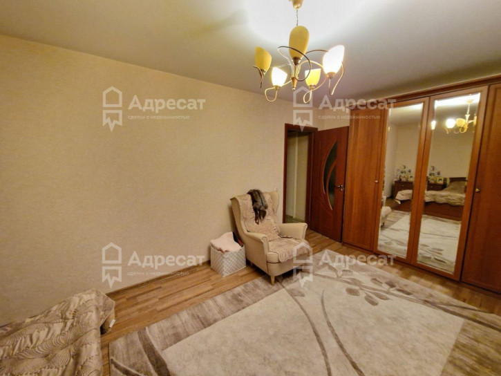 4-комн квартира ул. Землячки,  д.27Д