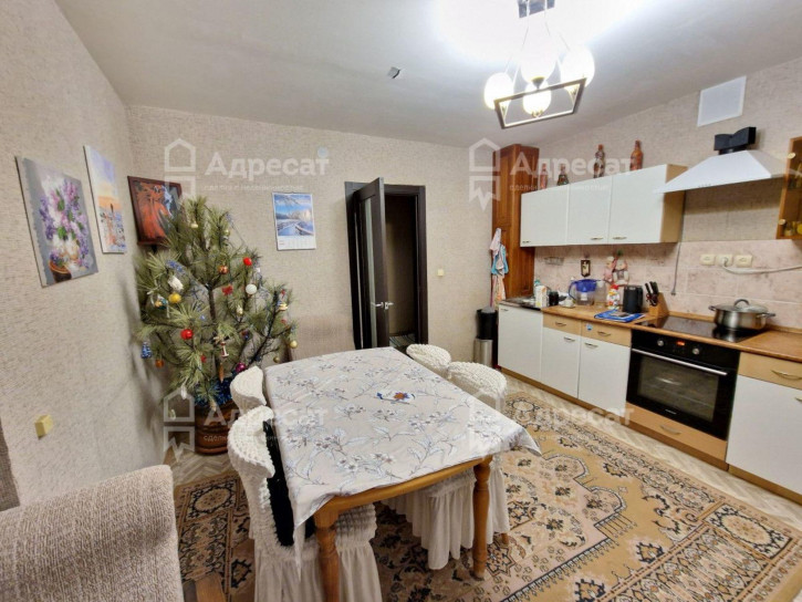 4-комн квартира ул. Землячки,  д.27Д