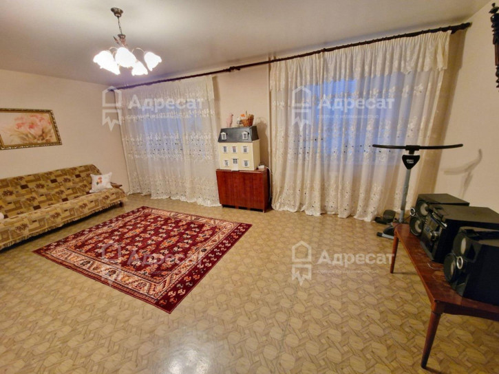 4-комн квартира ул. Землячки,  д.27Д