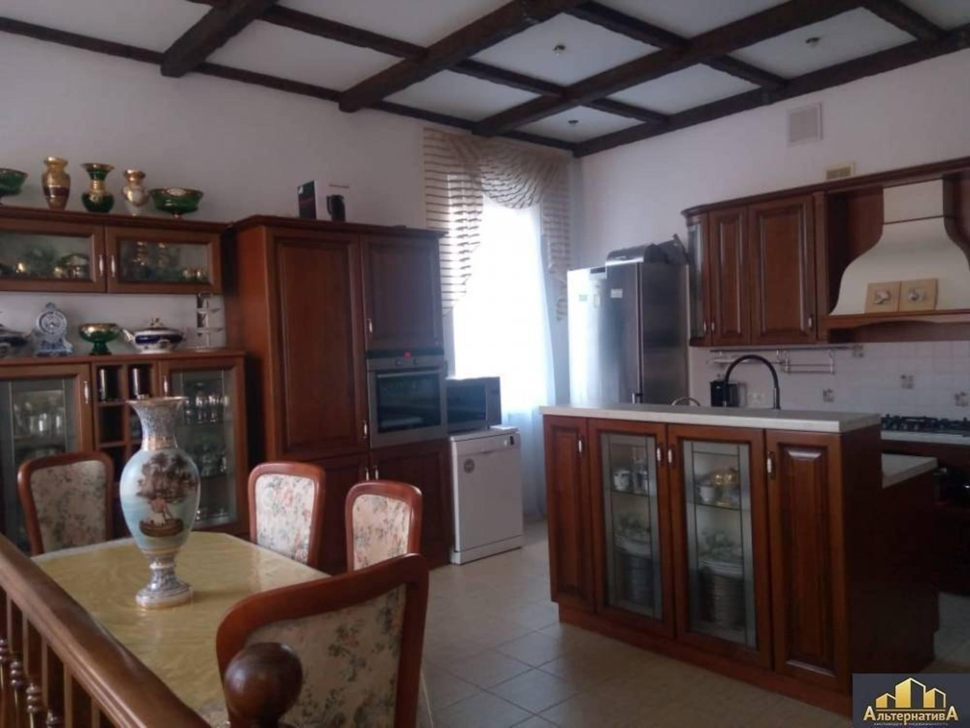 Купить дачу, дом, коттедж за 57 000 000 рублей на Кутузова ул.