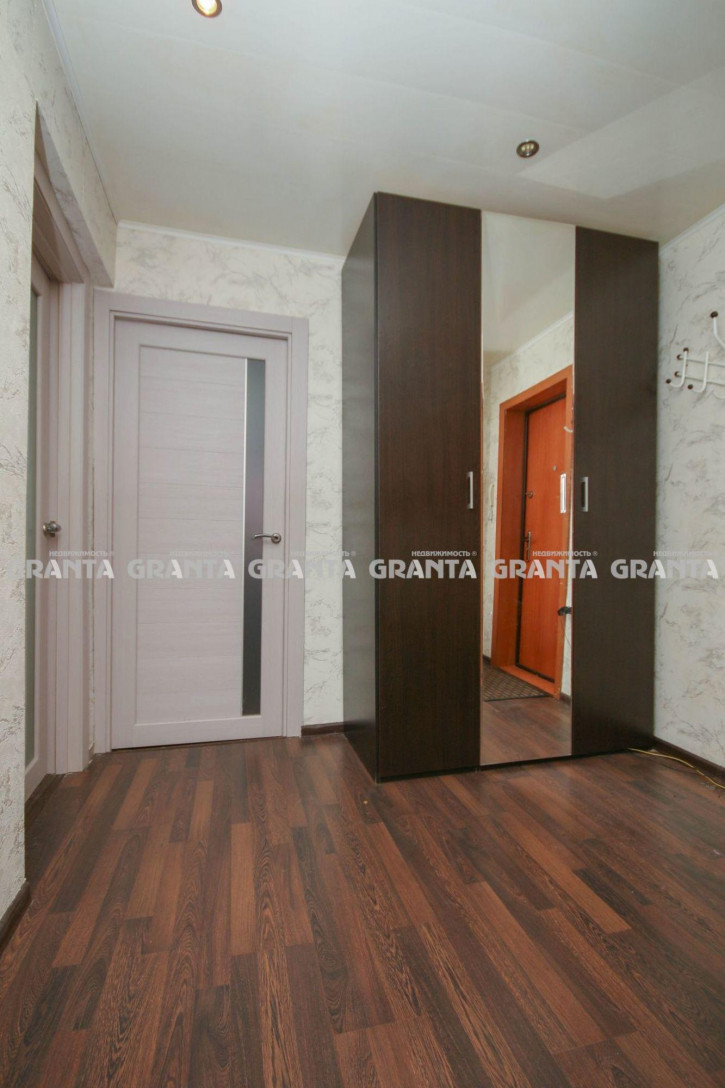 3-комн квартира ул Коммунальная, 18
