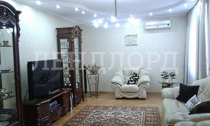 3-комн квартира улица Закруткина, 70/2