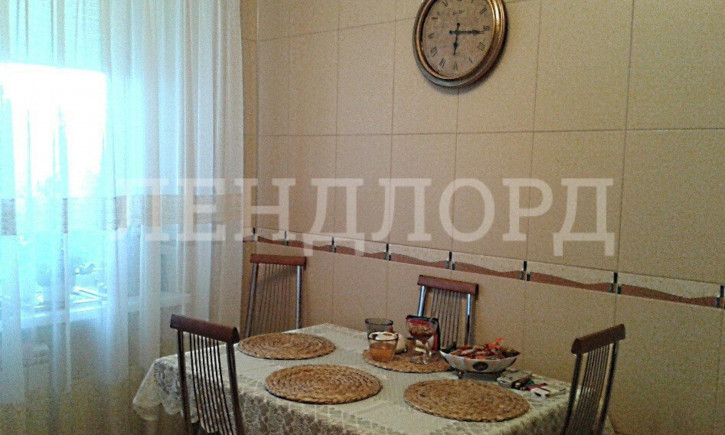 3-комн квартира улица Закруткина, 70/2