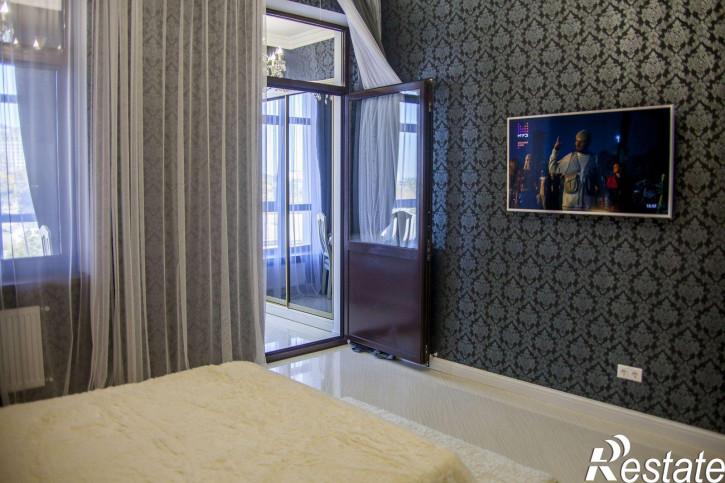 Студия Чкалова, 75