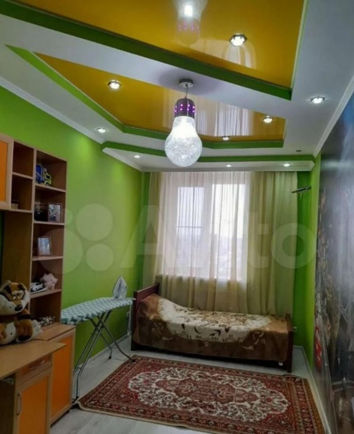 4-комн квартира Комарова улица, 101