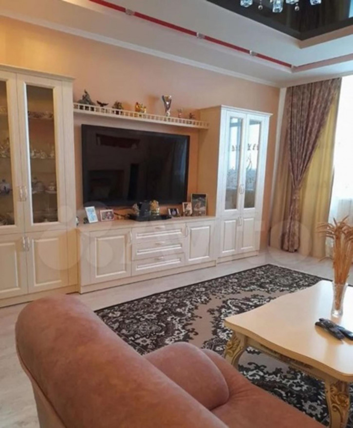 4-комн квартира Комарова улица, 101
