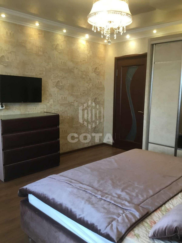 2-комн квартира Победы б-р, 50
