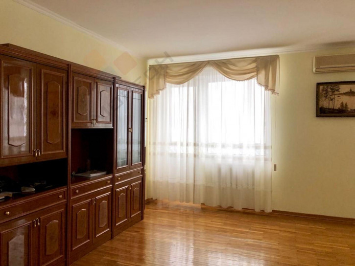 4-комн квартира Чкалова ул, 11