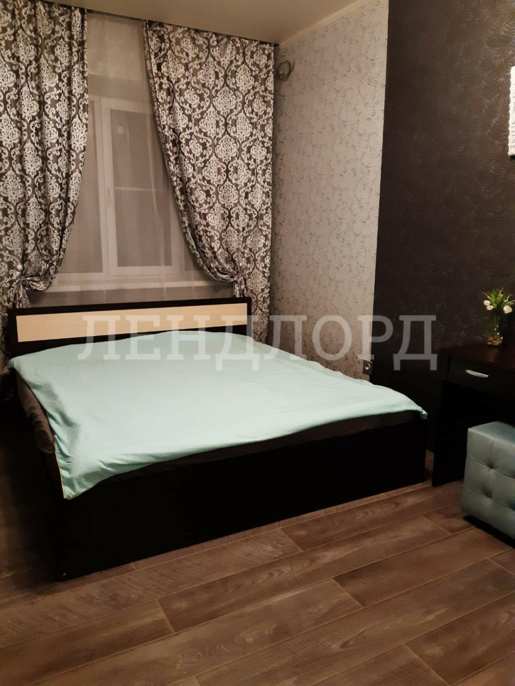 4-комн квартира улица Энгельса, 256