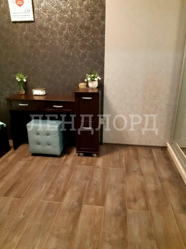 4-комн квартира улица Энгельса, 256