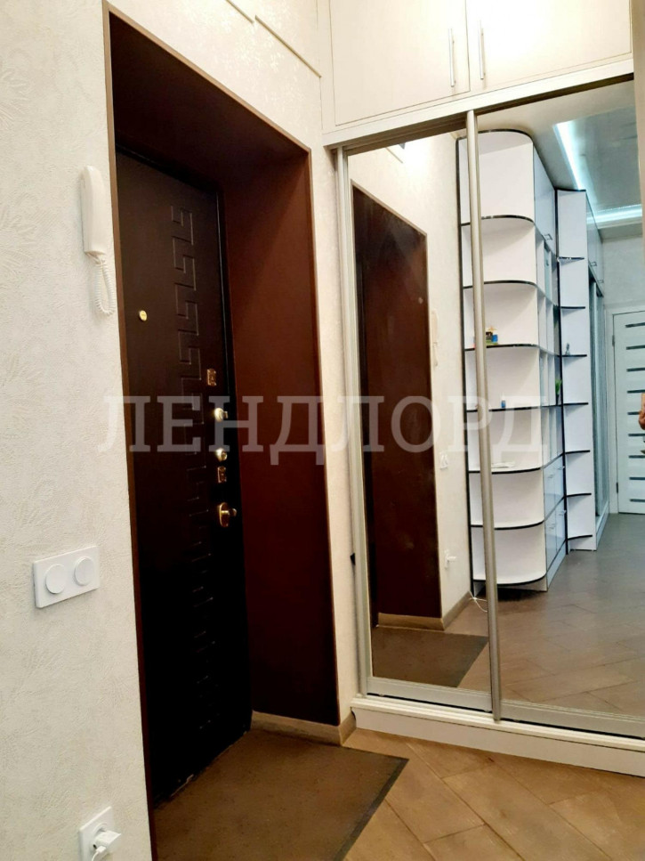 4-комн квартира улица Энгельса, 256