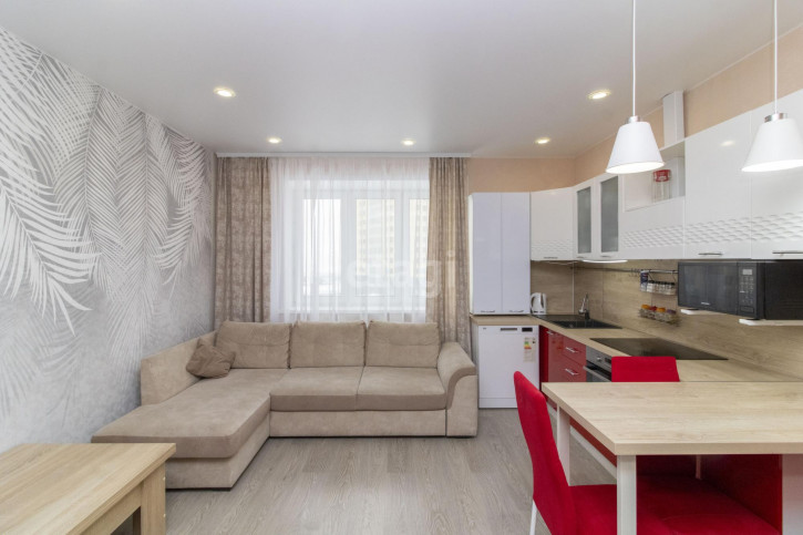 3-комн квартира Мельникайте, 36