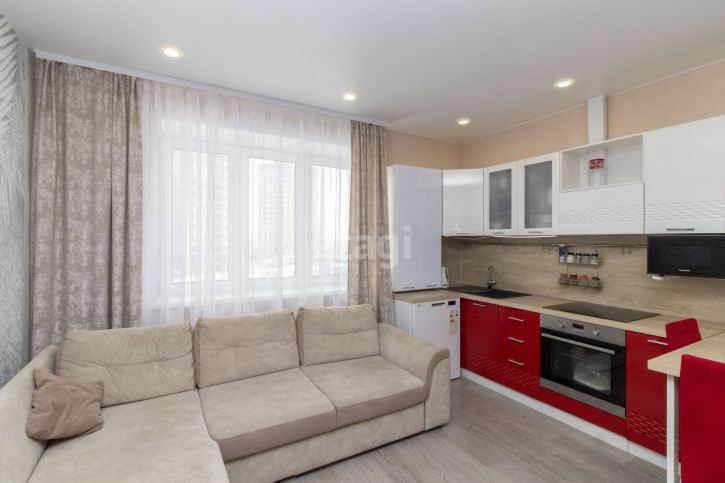 3-комн квартира Мельникайте, 36