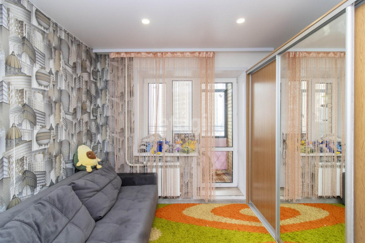 3-комн квартира Мельникайте, 36