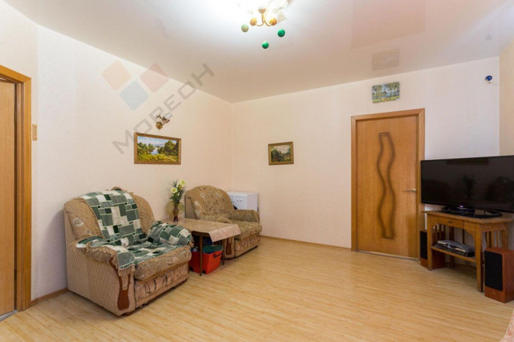 2-комн квартира Ангарская ул, 1/5