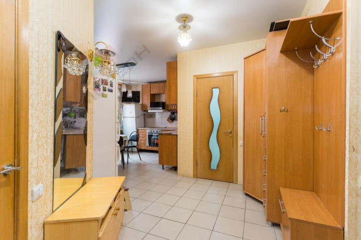 2-комн квартира Ангарская ул, 1/5