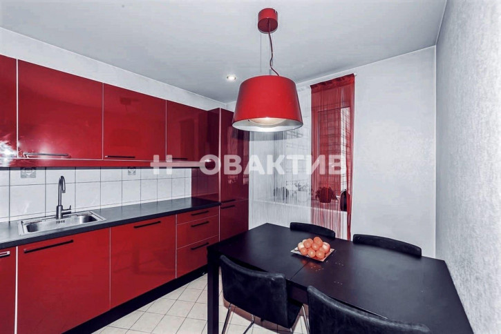 3-комн квартира улица Серебренниковская, 4/2