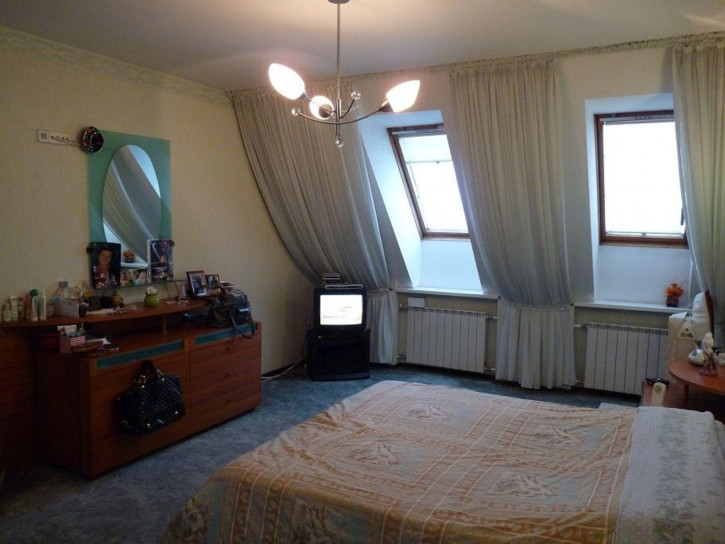4-комн квартира Ульянова ул, 47