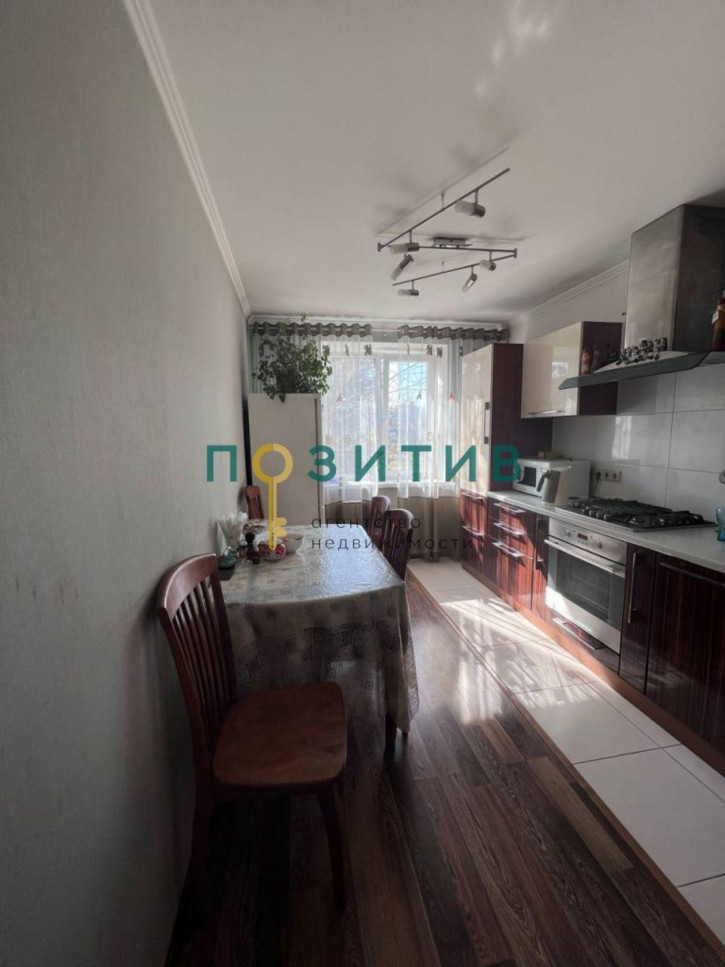 3-комн квартира Ермолова ул, 143