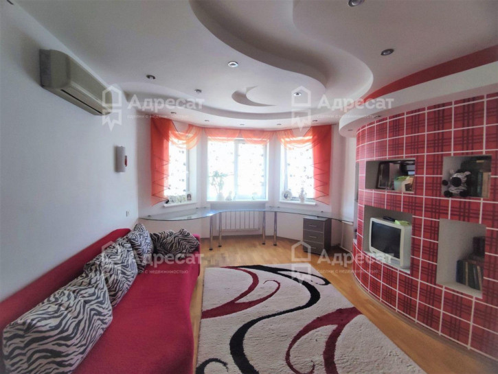 4-комн квартира пр-кт. Героев Сталинграда,  д.38