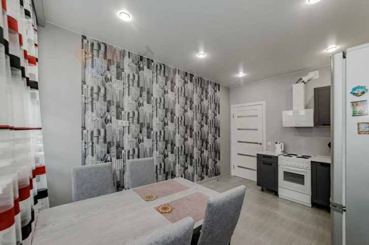 2-комн квартира Заполярная ул, 39к5