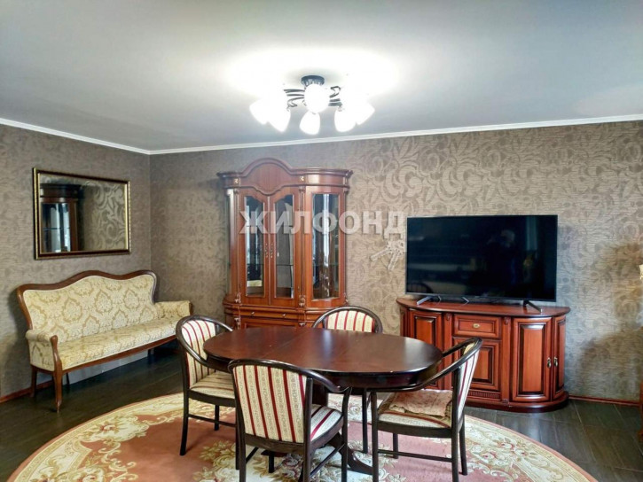 3-комн квартира Революции улица, д.10