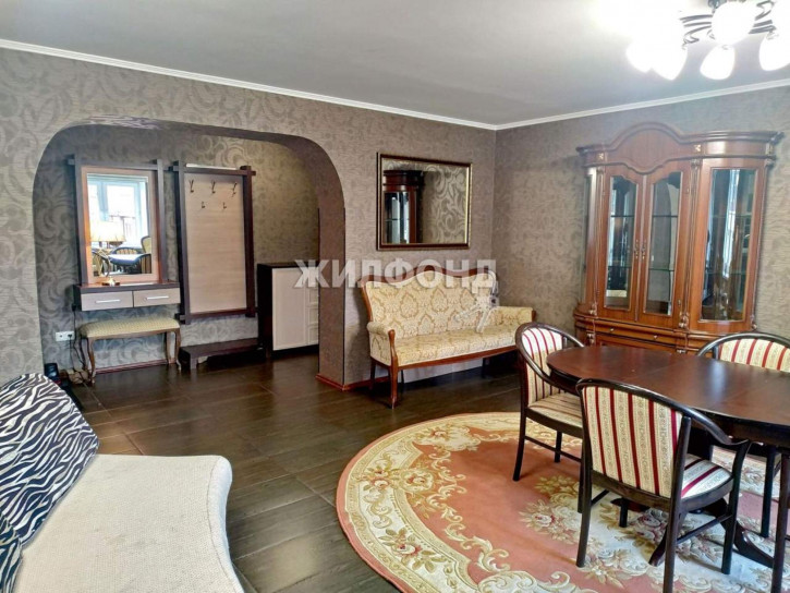 3-комн квартира Революции улица, д.10
