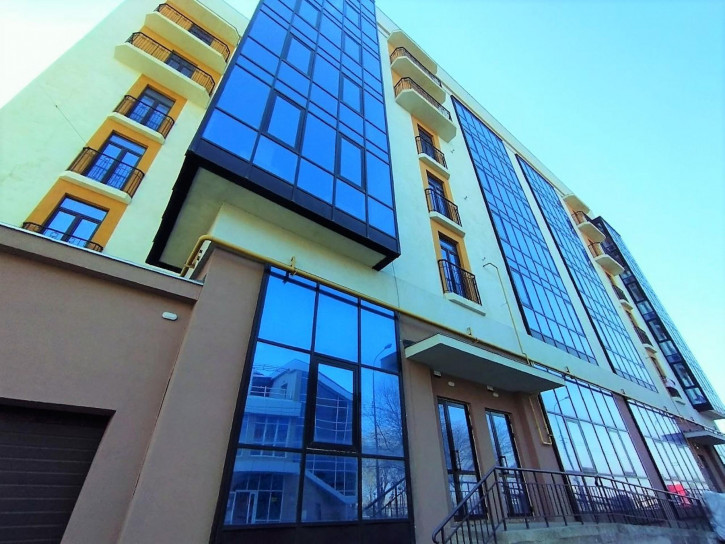 3-комн квартира г. Астрахань,  Кировский,  ул. Кремлевская 1/4