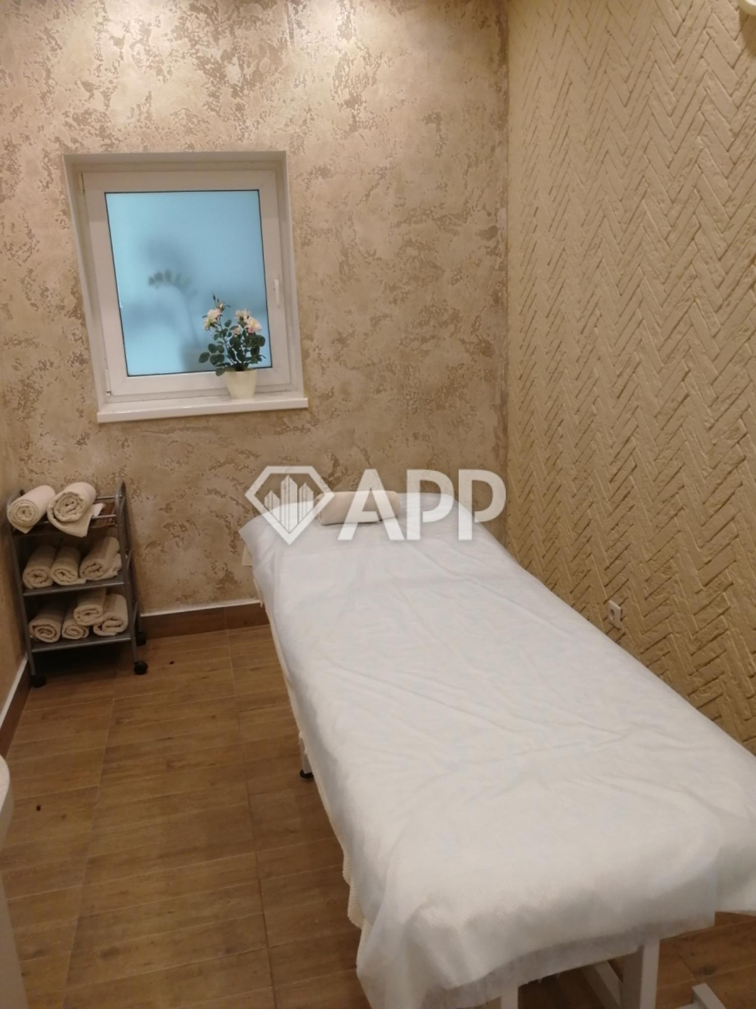 Купить торговое помещение за 120 000 000 рублей на ул Видова, 210