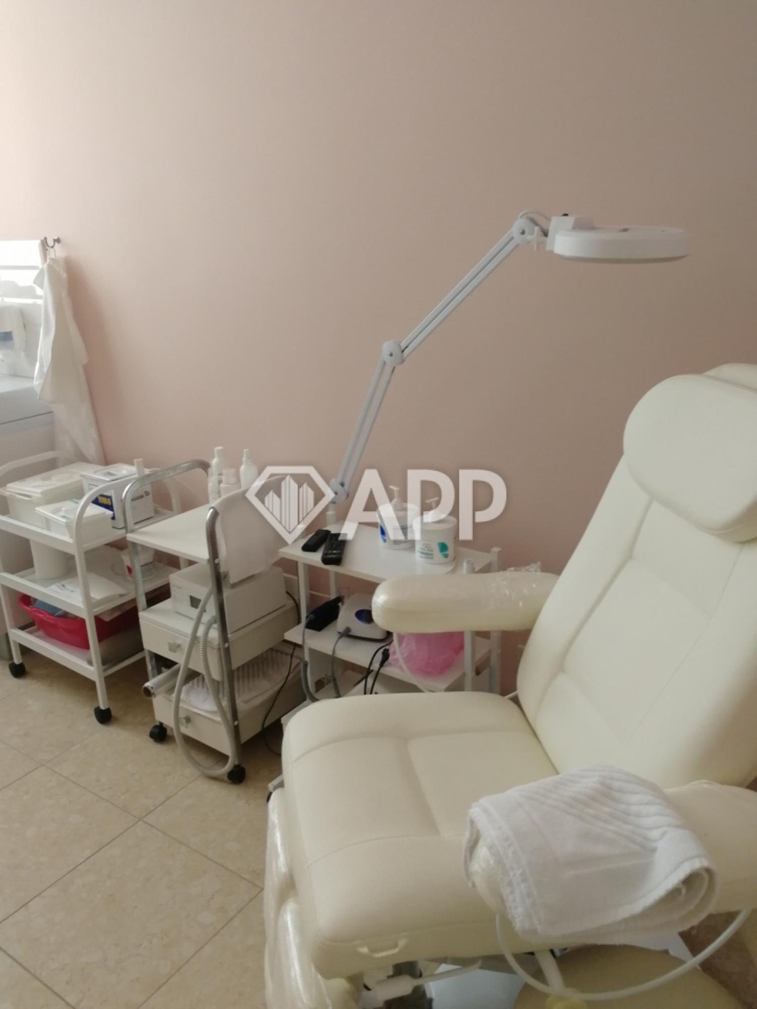 Купить торговое помещение за 120 000 000 рублей на ул Видова, 210