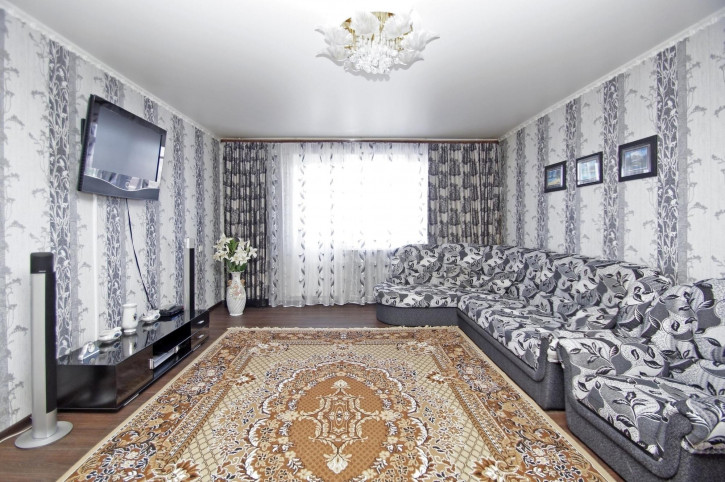 4-комн квартира Нейбута Арнольда, 96/1