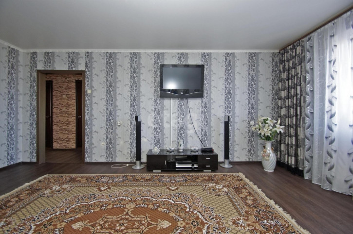 4-комн квартира Нейбута Арнольда, 96/1