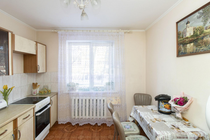 2-комн квартира Ялуторовская, 12