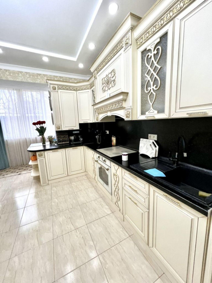 3-комн квартира Олега Головченко ул, 6