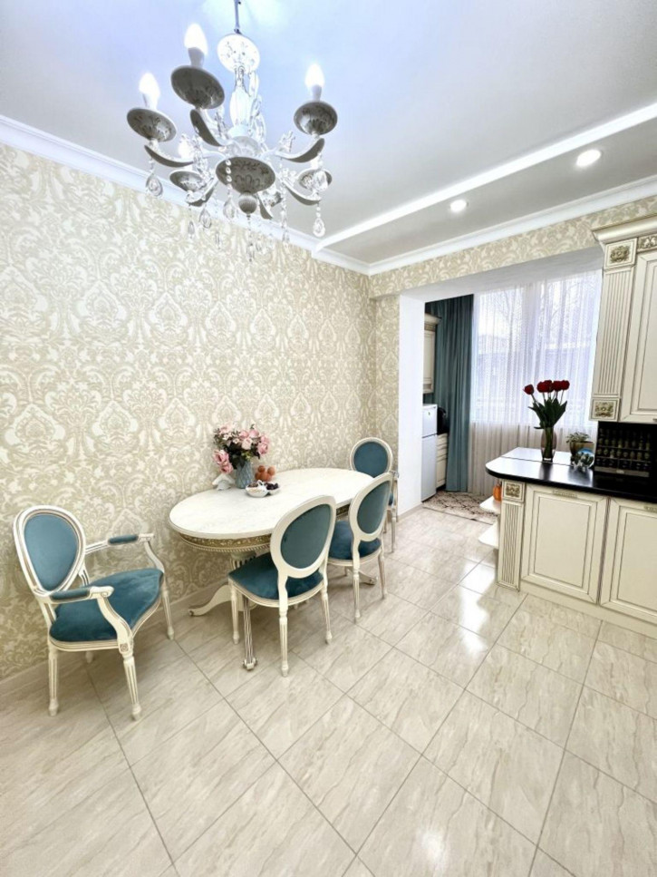 3-комн квартира Олега Головченко ул, 6