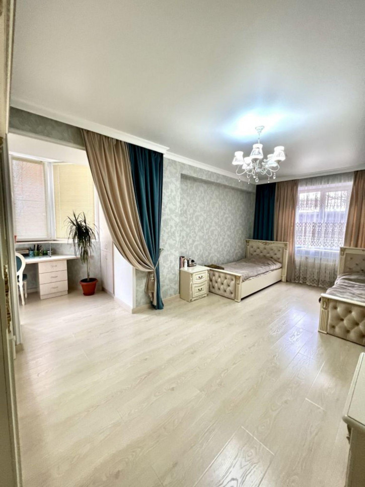 3-комн квартира Олега Головченко ул, 6