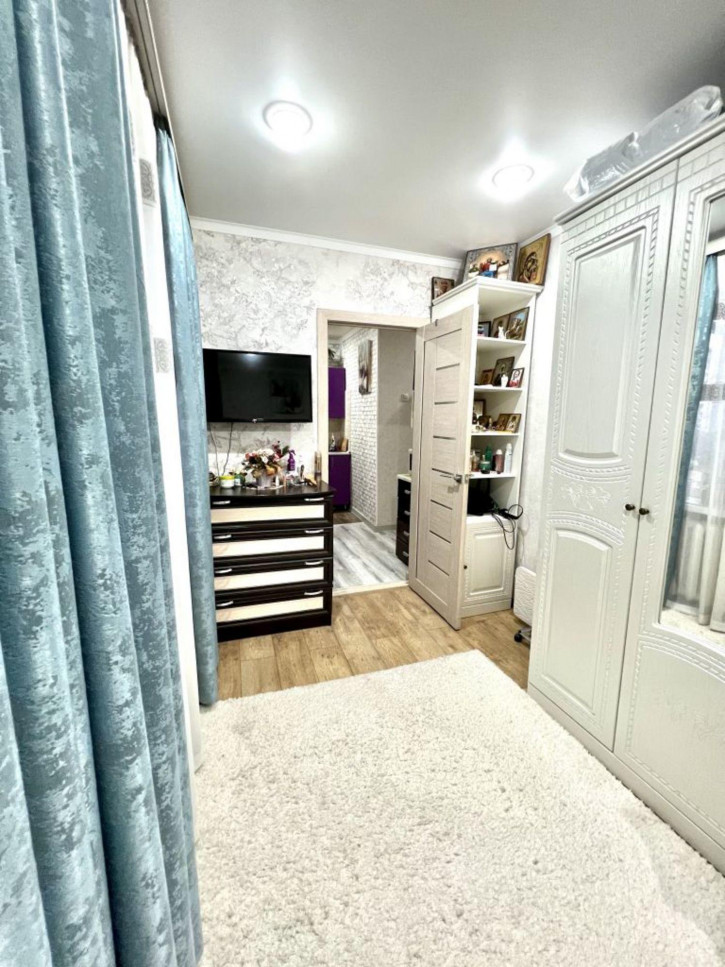 2-комн квартира Долина Роз ул, 6