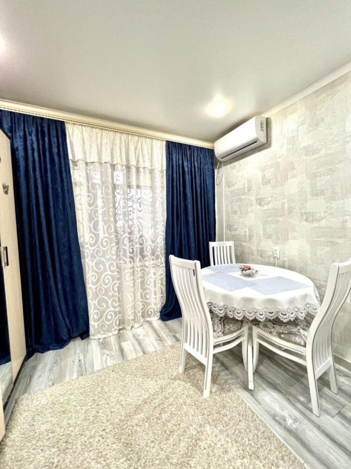 2-комн квартира Долина Роз ул, 6