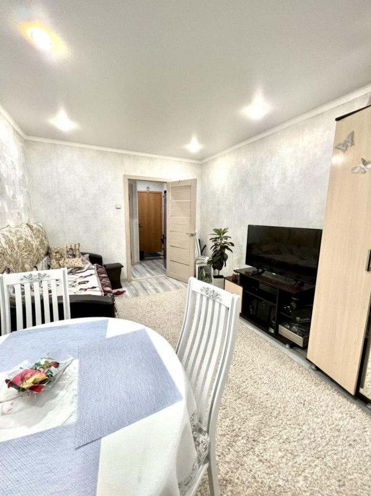 2-комн квартира Долина Роз ул, 6