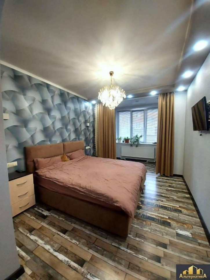 3-комн квартира Гайдара ул.