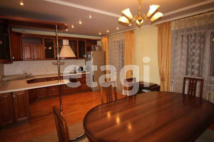 3-комн квартира Республики, 86/1