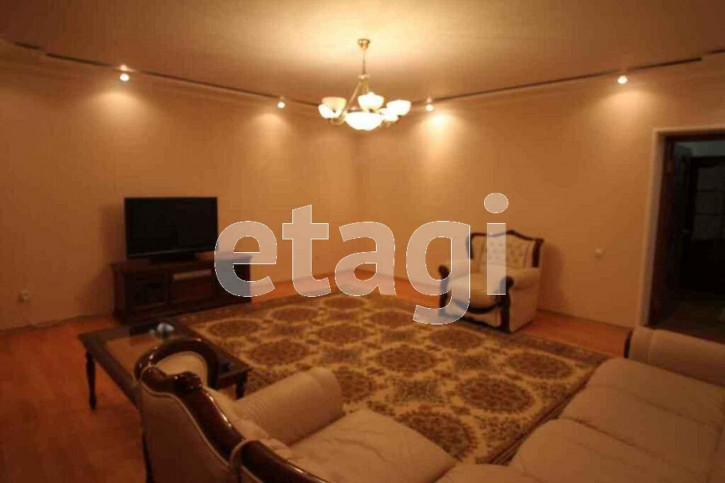 3-комн квартира Республики, 86/1