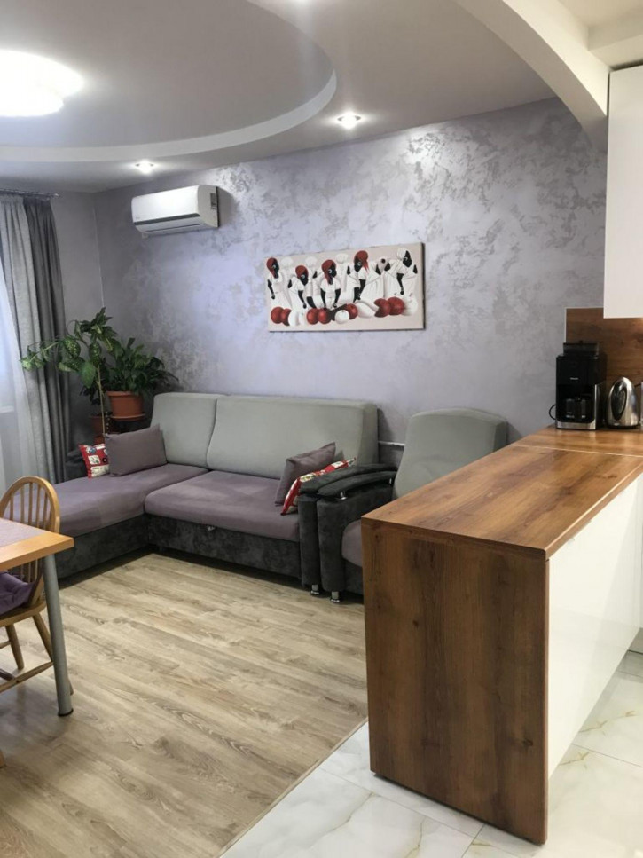 6-комн квартира Ярославская ул, 33