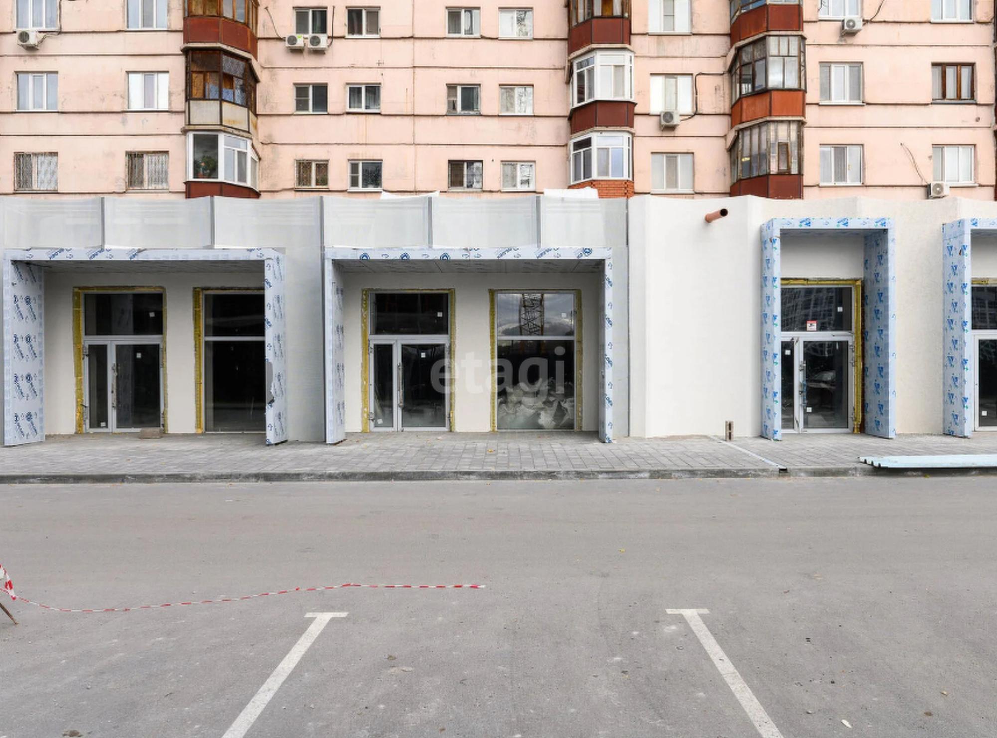 Сдать торговое помещение за 102 000 рублей на Муравленко 9