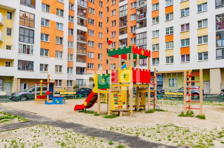 2-комн квартира Краснолесья, 97