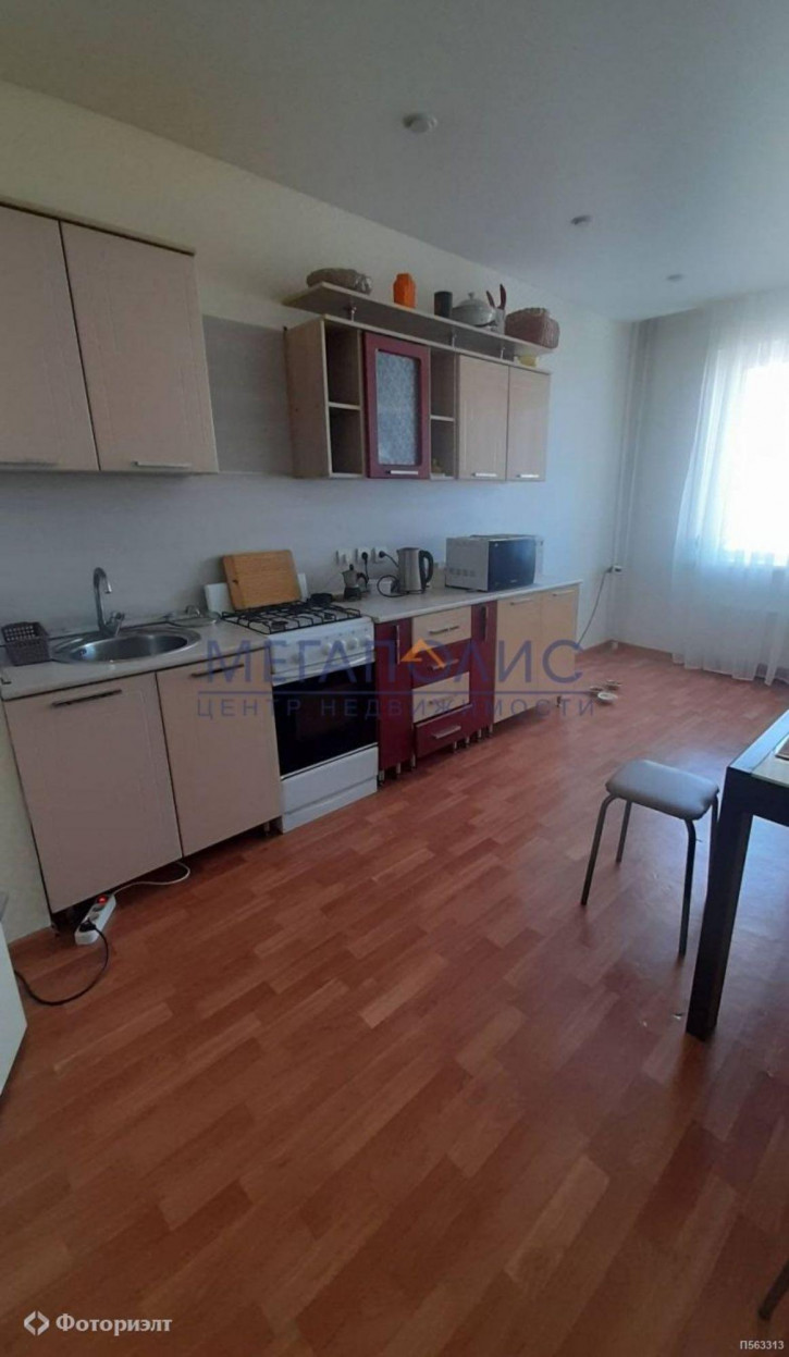 3-комн квартира Академика Жук ул, 2