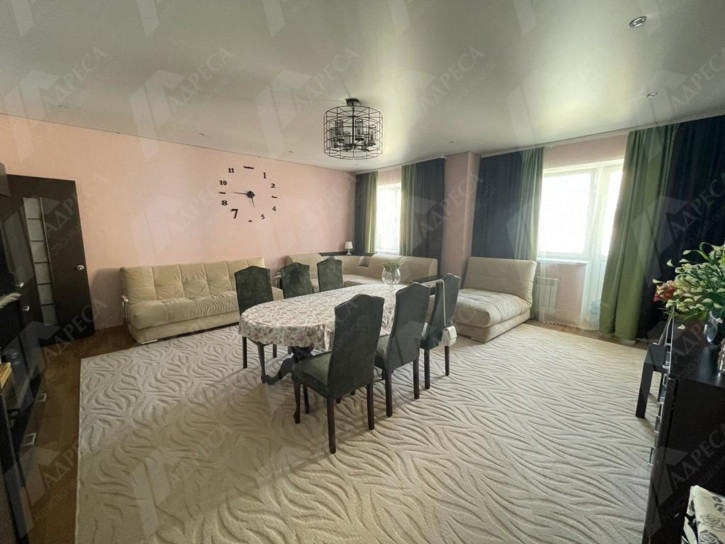 3-комн квартира микрорайон Победы,1А