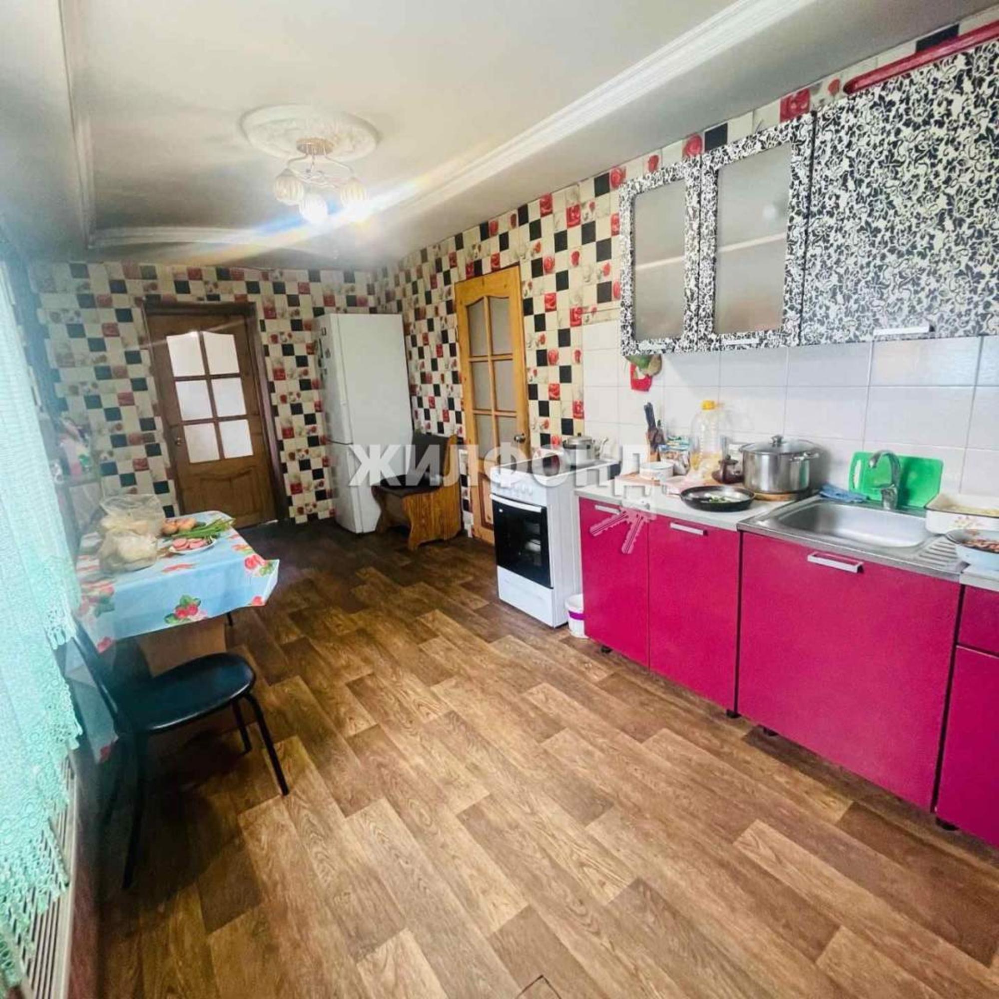 Купить дачу, дом, коттедж за 9 000 000 рублей на Луговая улица