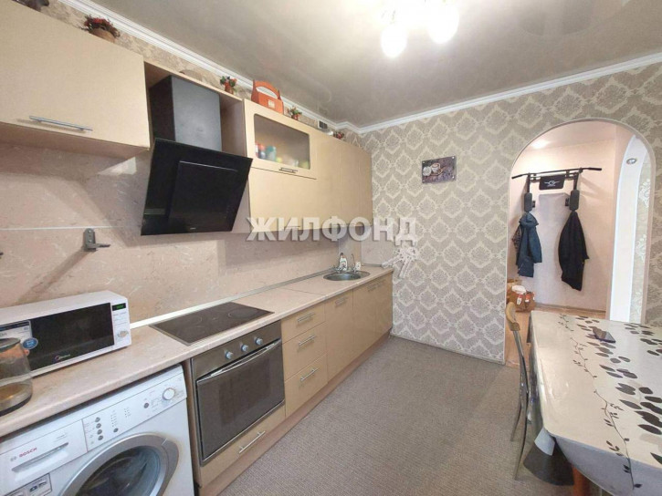 3-комн квартира 13-й микрорайон, д.12